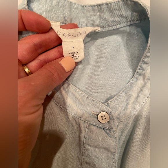 Caslon. Size S. Light chambray weekend top. - Picture 4 of 5